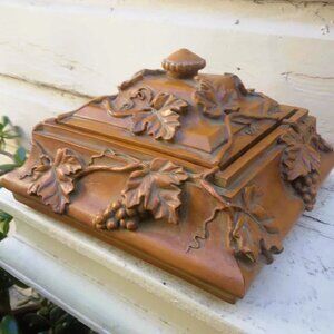 Stunning Intricately Sculpted Ornate Grape Vines Large Lidded Trinket Box